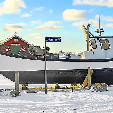 Stacie - 10m From The Sea By Interhome *