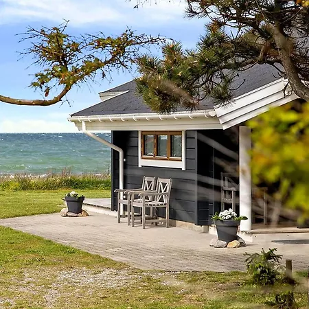 Stacie - 10m From The Sea By Interhome