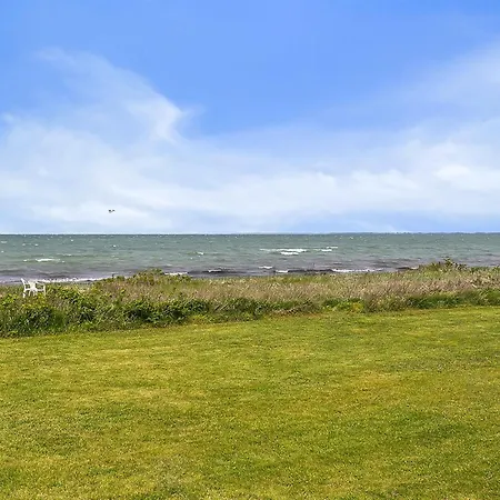 Stacie - 10m From The Sea By Interhome