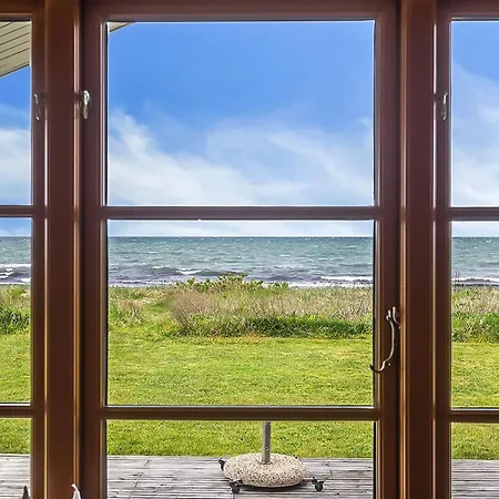 Stacie - 10m From The Sea By Interhome *