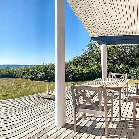 Stacie - 10m From The Sea By Interhome *