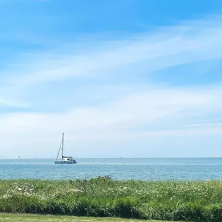 Stacie - 10m From The Sea By Interhome