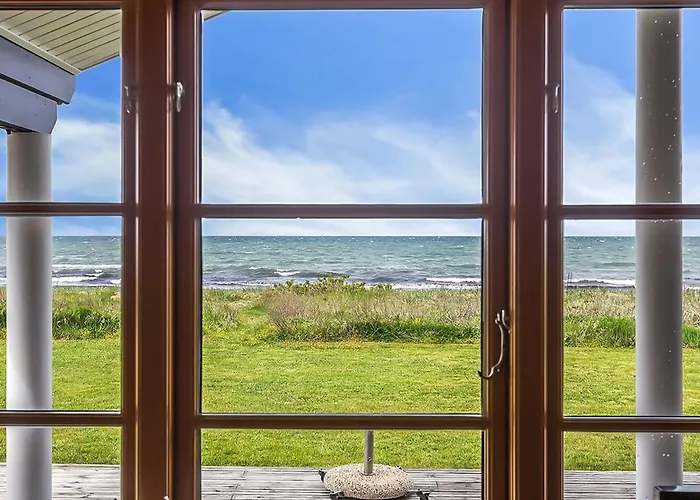 Stacie - 10m From The Sea By Interhome *