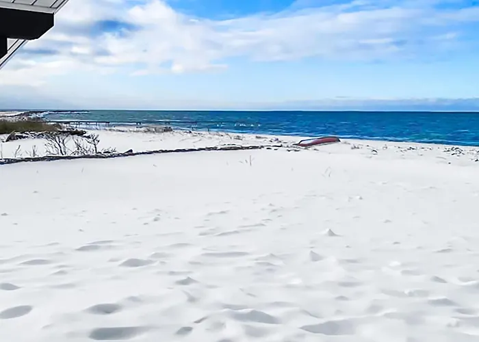 Stacie - 10m From The Sea By Interhome