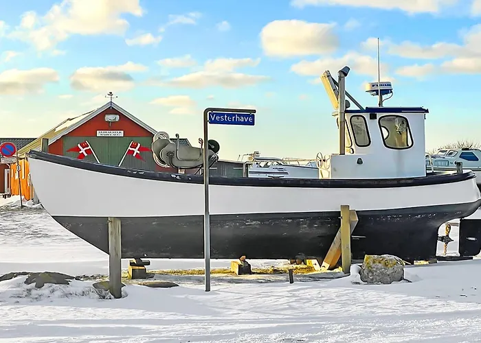 Stacie - 10m From The Sea By Interhome *